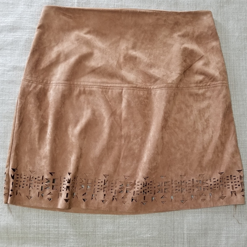..EUC Xhilaration "Suede" skirt in tan (size L)